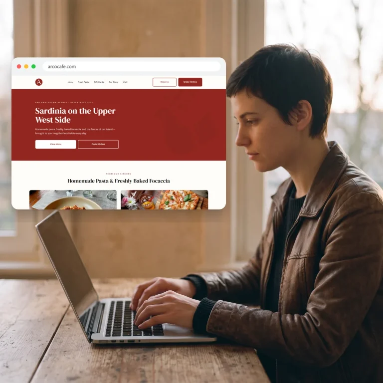 A diner browsing the website of Arco Cafe